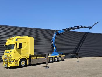 S580 V8 / 8x4 / FASSI 115 t/m CRANE / RETARDER